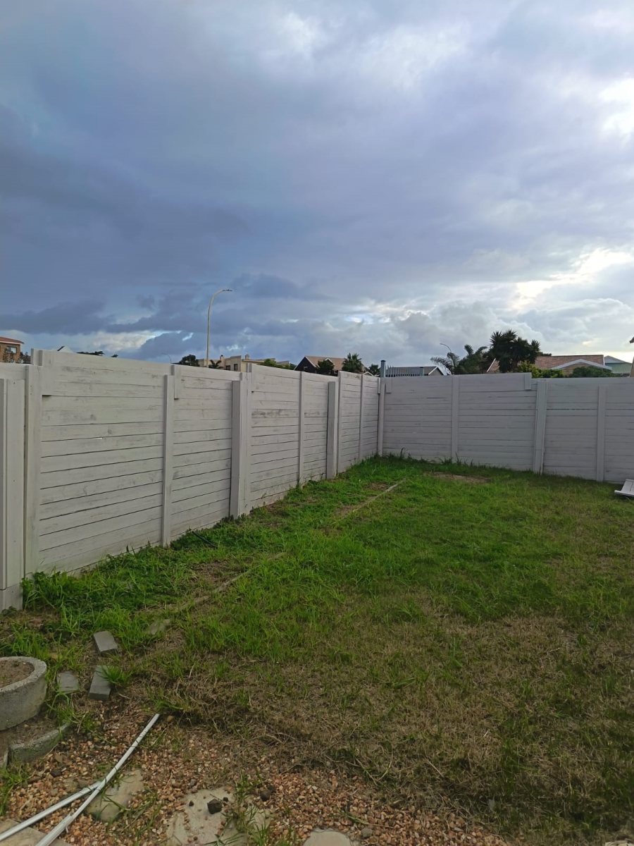 To Let 2 Bedroom Property for Rent in Wavecrest Eastern Cape